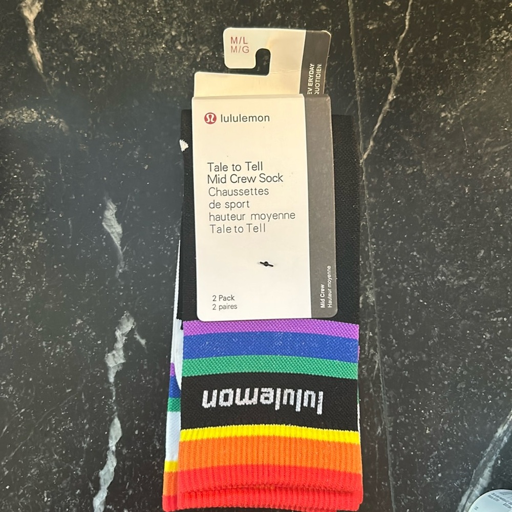 COPY - 2 pairs of Lululemon socks